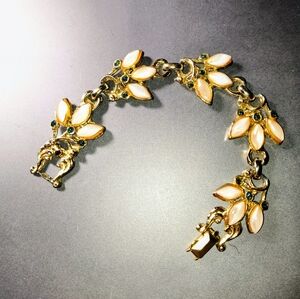 Coro Vintage White Enamel Leaf And Berry Gold Tone Bracelet